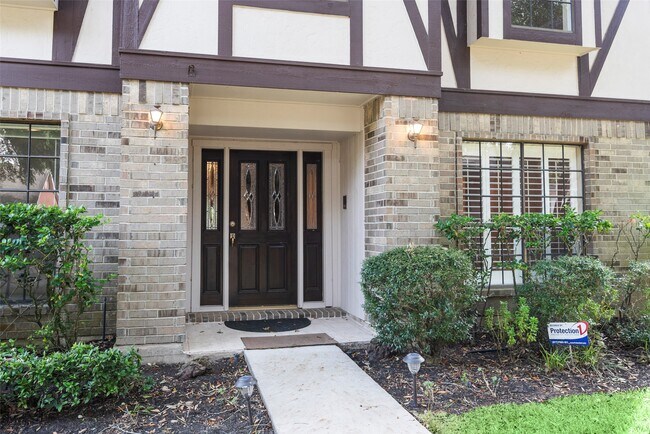 Foto del edificio - 2415 Parkwood Ln