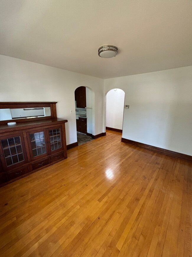 Building Photo - 3211 W Fairmount Ave