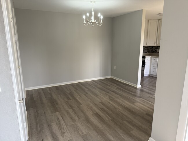 Foto del edificio - 3221 Meridian Way S