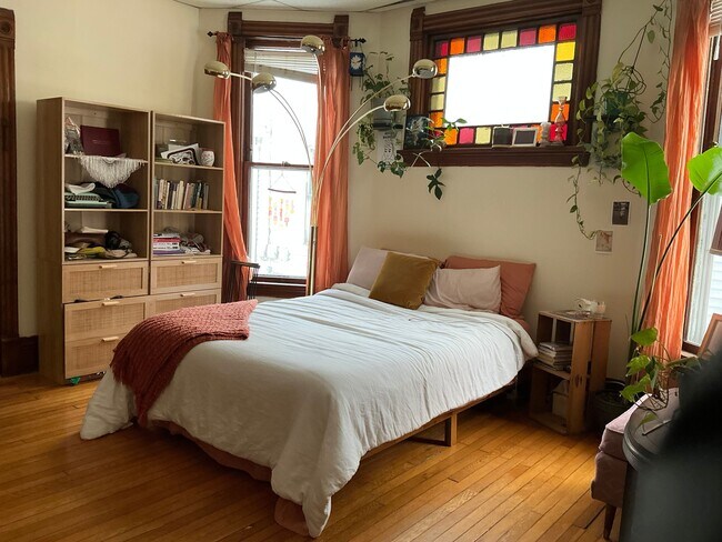 Foto del edificio - 1111 E Johnson St