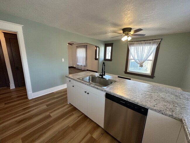 Foto del edificio - 221 E Dover Ct