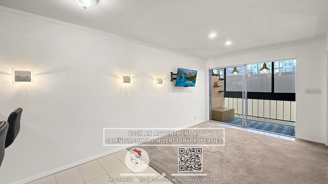 Bright 1 bed/1 bath located in the heart of Rockridge includes water, garbage, 1 parking! - Bright 1 bed/1 bath located in the heart of Rockridge includes water, garbage, 1 parking! Apartment