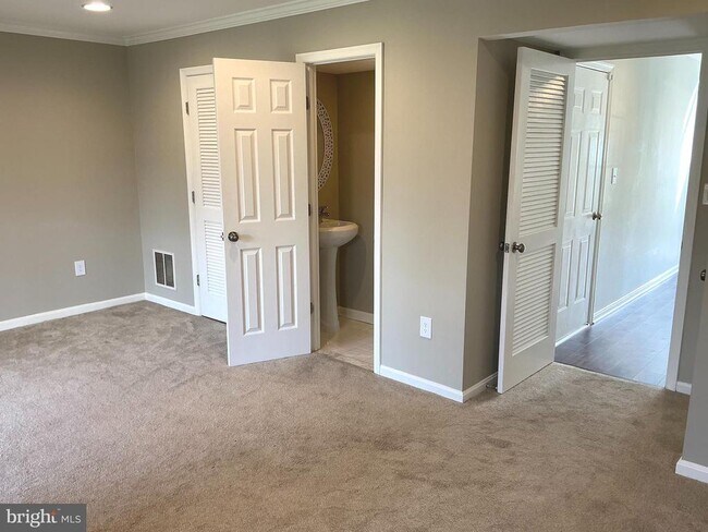 Building Photo - 43444 Nottingham Sq