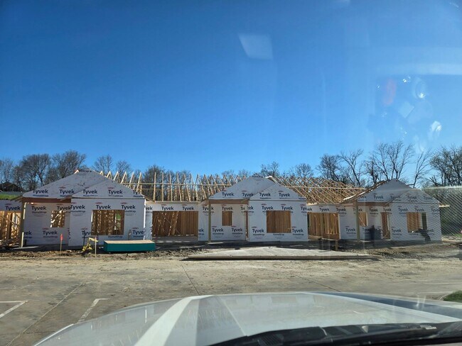 Building Photo - Pre-Leasing Now: Buffalo Ridge Townhomes | 2 Bed, 2 Bath, Attached Garage
