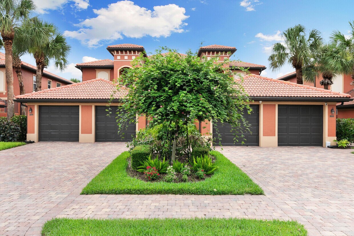 Foto principal - 10021 Heather Ln