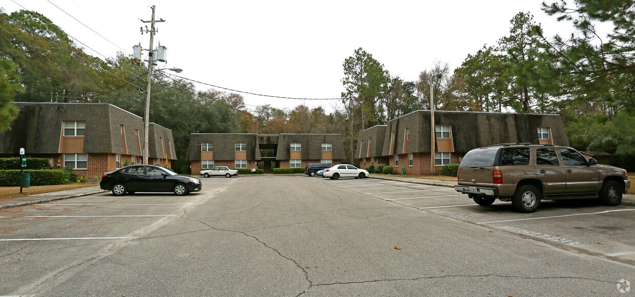 Eagle Pine Condominiums Apartments in Tallahassee, FL