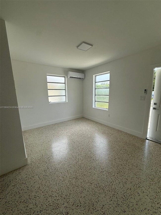 Building Photo - 2786 SW 31st Pl