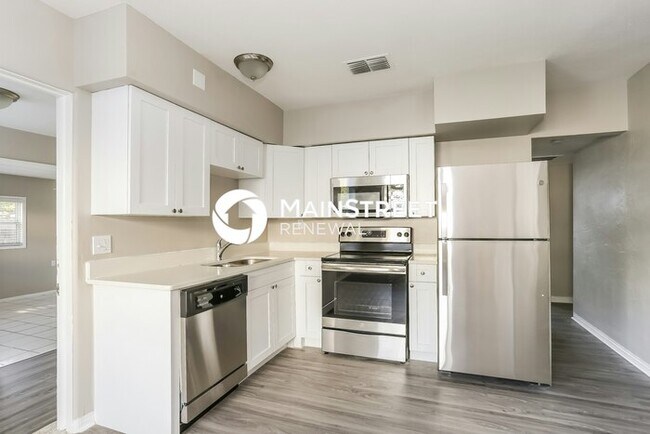 Foto del edificio - 4 Bedroom Pet-Friendly Home in St Petersbu...