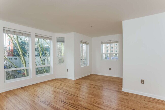 Foto del edificio - Belltown Condo with Utilities, Parking & Amenities Included