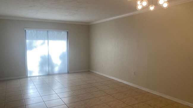 Foto del edificio - Updated 1-Bedroom Condo in a Gated Communi...