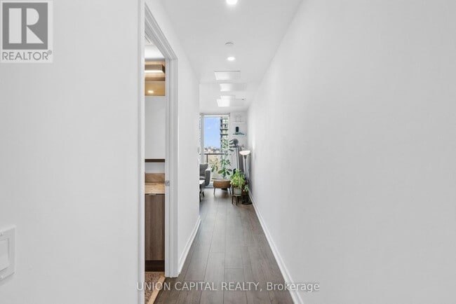 Photo du bâtiment - 115 Blue Jays Way