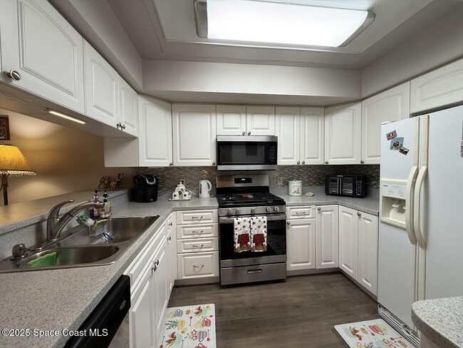 Foto del edificio - 340 Lofts Dr