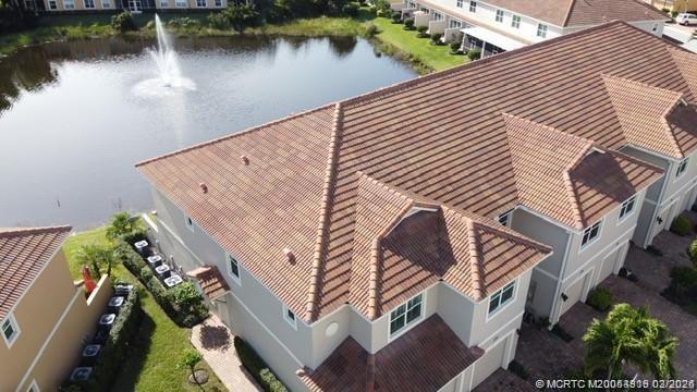 Building Photo - 566 SW Glen Crest Way