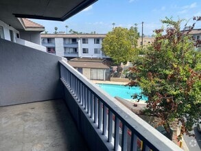 Building Photo - 3215 Midway Dr