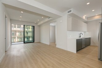 Building Photo - Coda