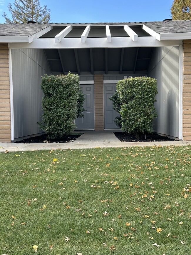 Building Photo - 6390 Bonham Cir