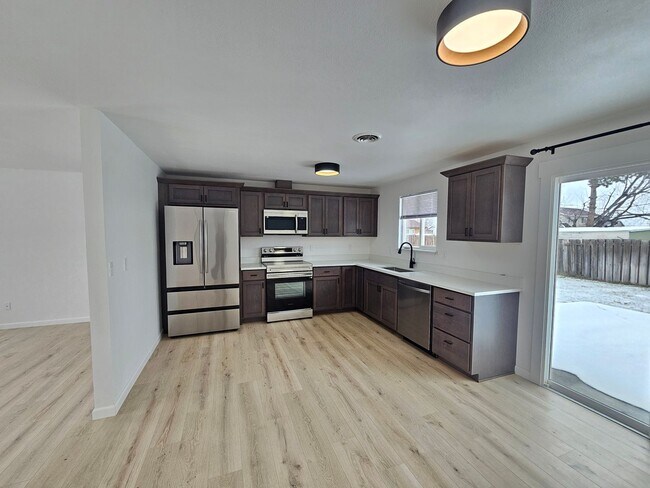 Building Photo - Renovated 4 Bedroom Home