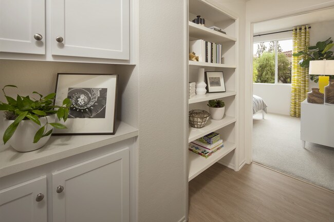 Building Photo - Las Flores Apartment Homes