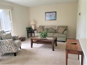 Building Photo - 5 Pine Tree Rd