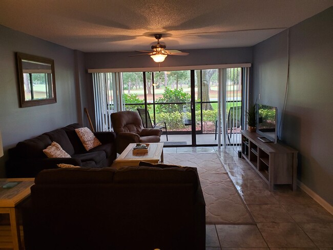 Building Photo - 2800 Cove Cay Dr