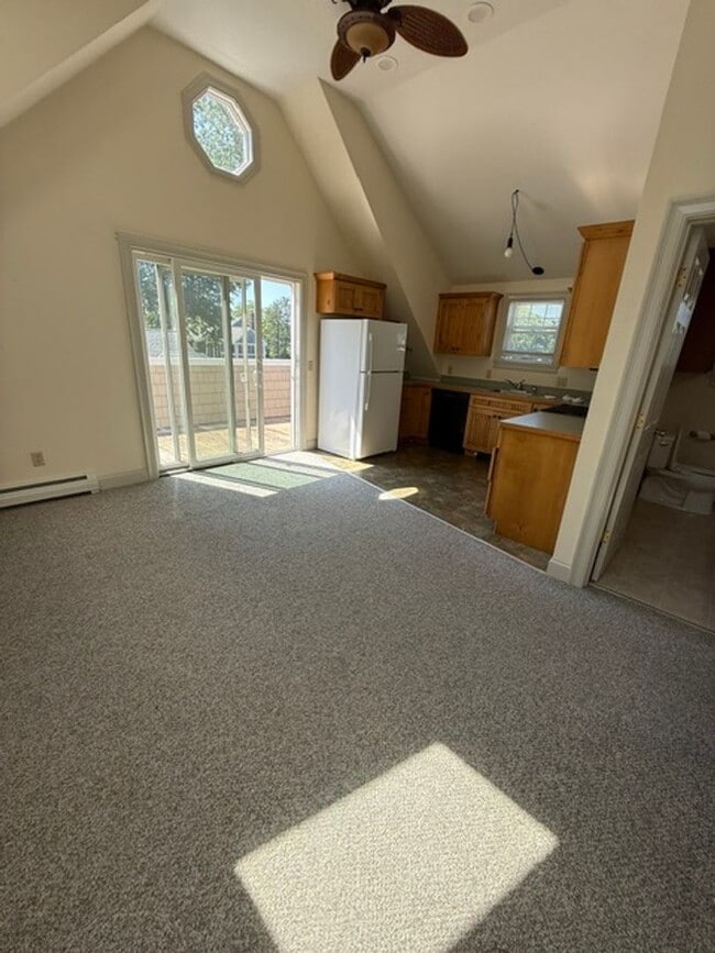 Building Photo - One bedroom, one bathroom unit on the 2nd ...