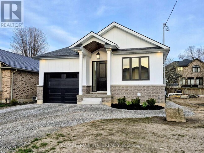 Building Photo - 115 Chesley St