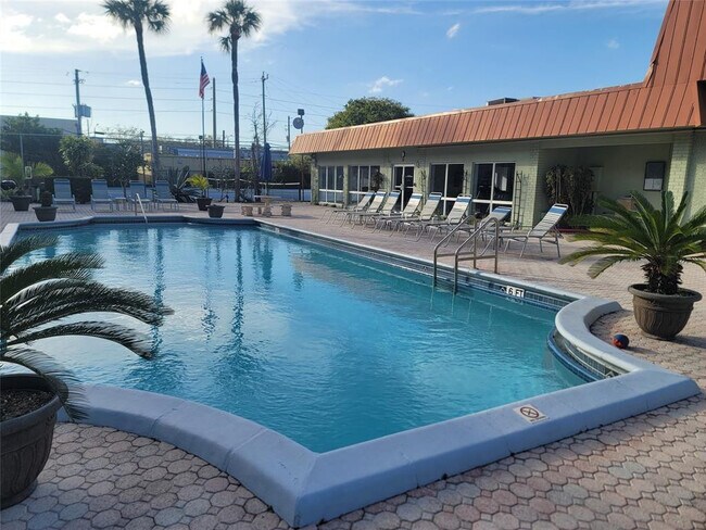 Building Photo - 805 W Oakland Park Blvd