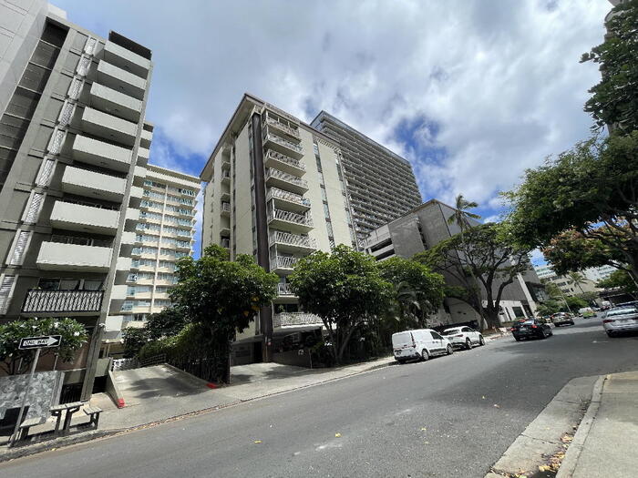 Primary Photo - WALINA APTS studio w/pkg, sec, W/D, c-fan,...