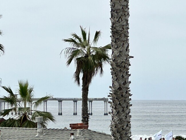 Foto del edificio - Ocean View Home with Garage--Half a Block ...