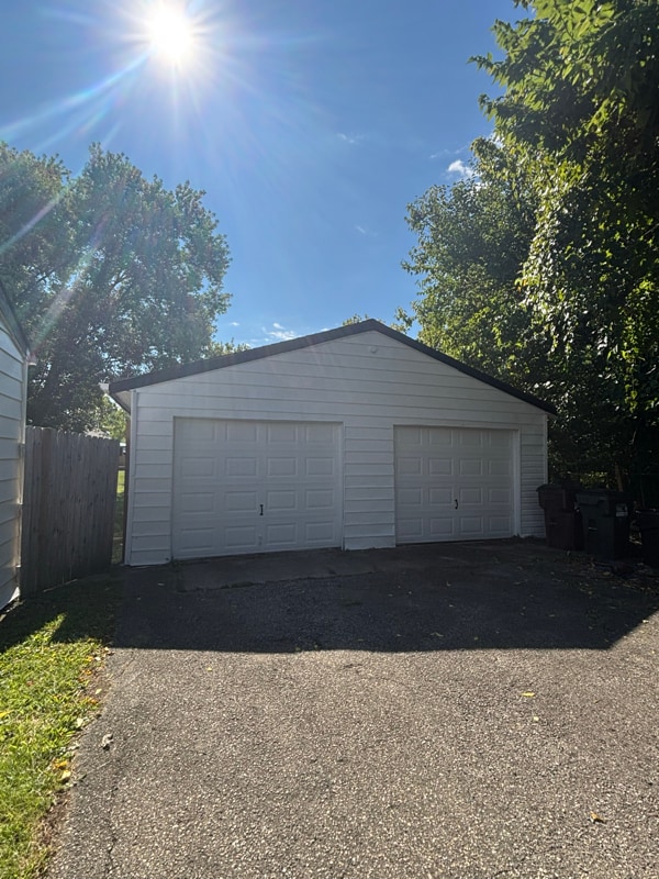 Building Photo - 2949 Laverne Dr