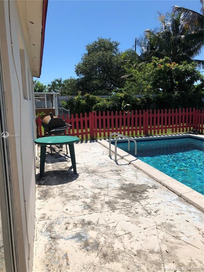 Foto del edificio - 6950 Liberty St