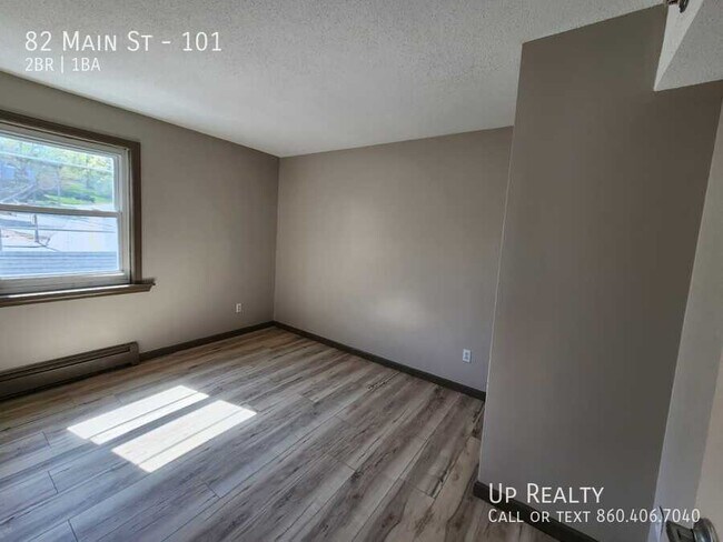 Building Photo - 82 Main St