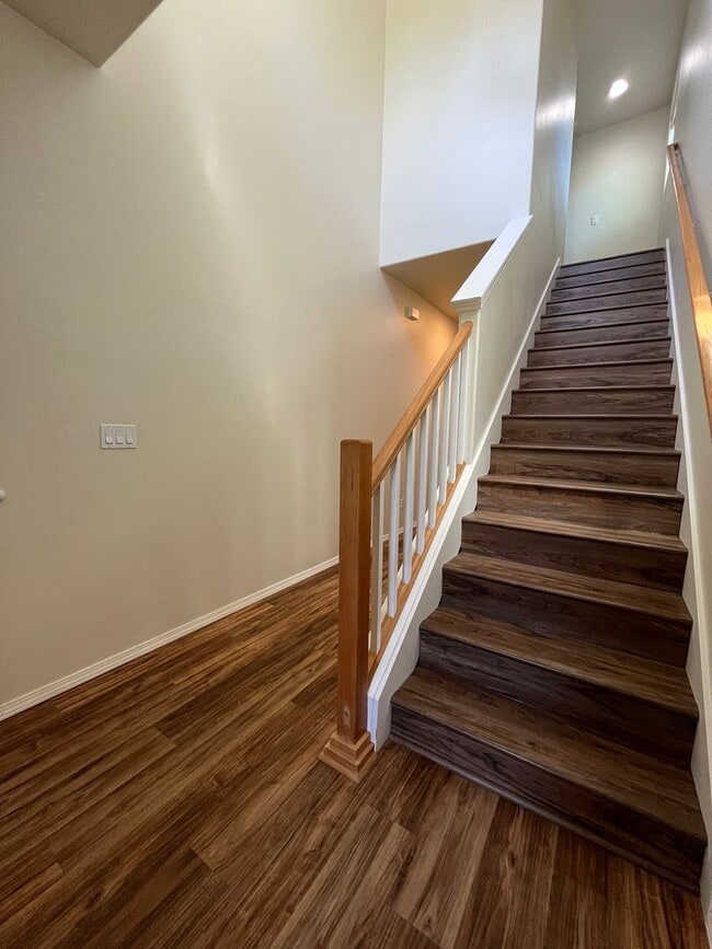Building Photo - (GAR) 3 Bed/ 3 Bath