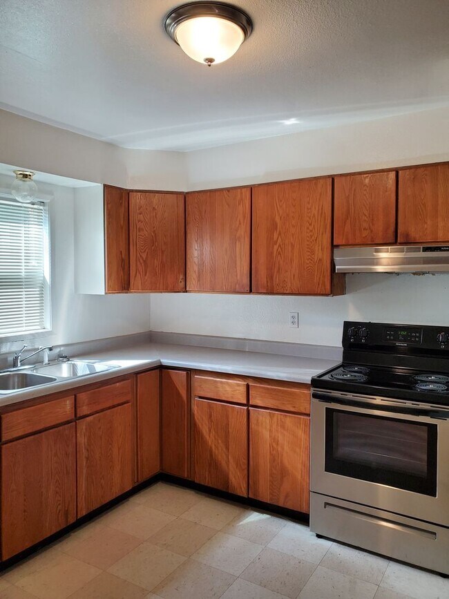 Foto del edificio - 4184 Camellia St