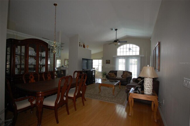 Building Photo - 7842 Starfire Way