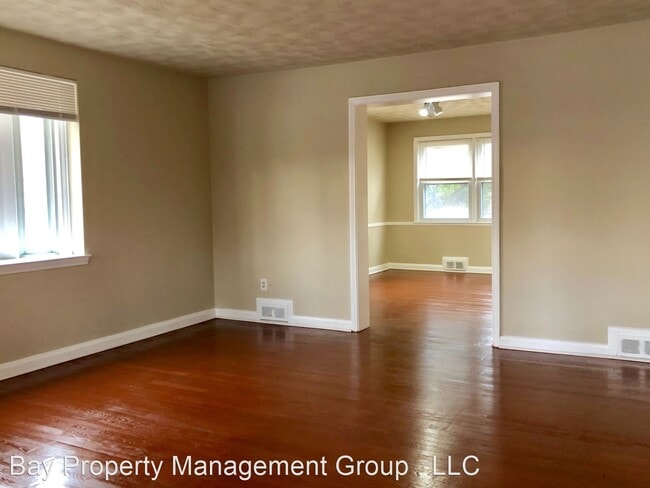 Building Photo - 3 br, 1.5 bath House - 1565 Winston Ave