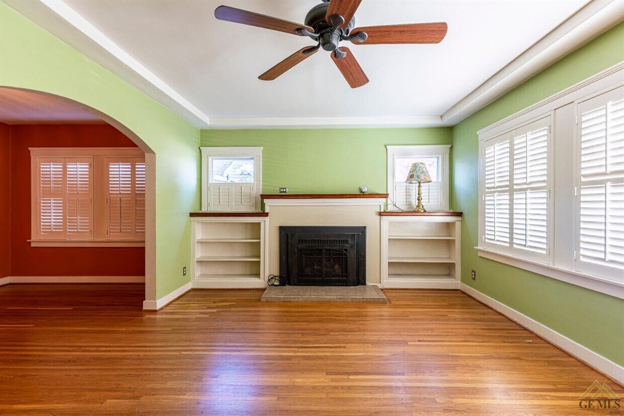 Primary Photo - 2520 San Emidio St