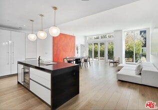 Building Photo - 9000 W 3rd St