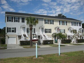 Building Photo - 323 Laurel Oak Ln