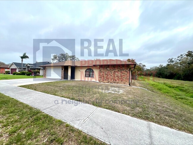 Building Photo - Spacious 4 bedroom home available now or a...