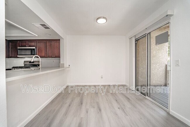 Foto del edificio - 1025 N Tippecanoe Ave