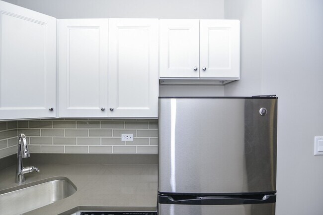 Foto del edificio - 817 W Lakeside Pl
