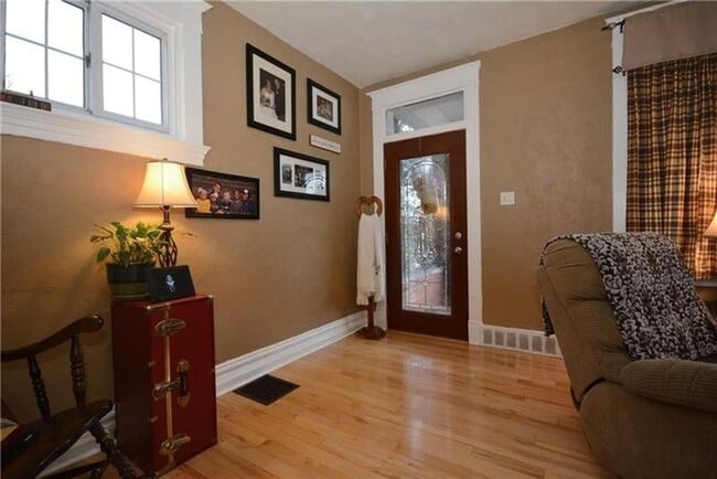 Building Photo - 2112 Saranac Ave