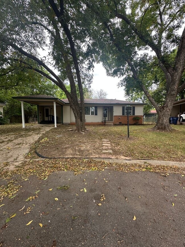 Building Photo - 6 Raleigh Cir