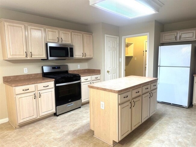 Building Photo - 521 Mockingbird Ln