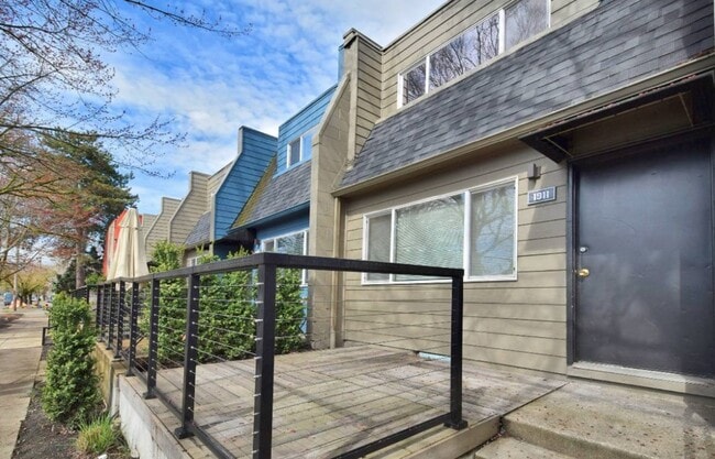 Photo - 1907 SE Tibbetts St (Portland, OR) Townhome