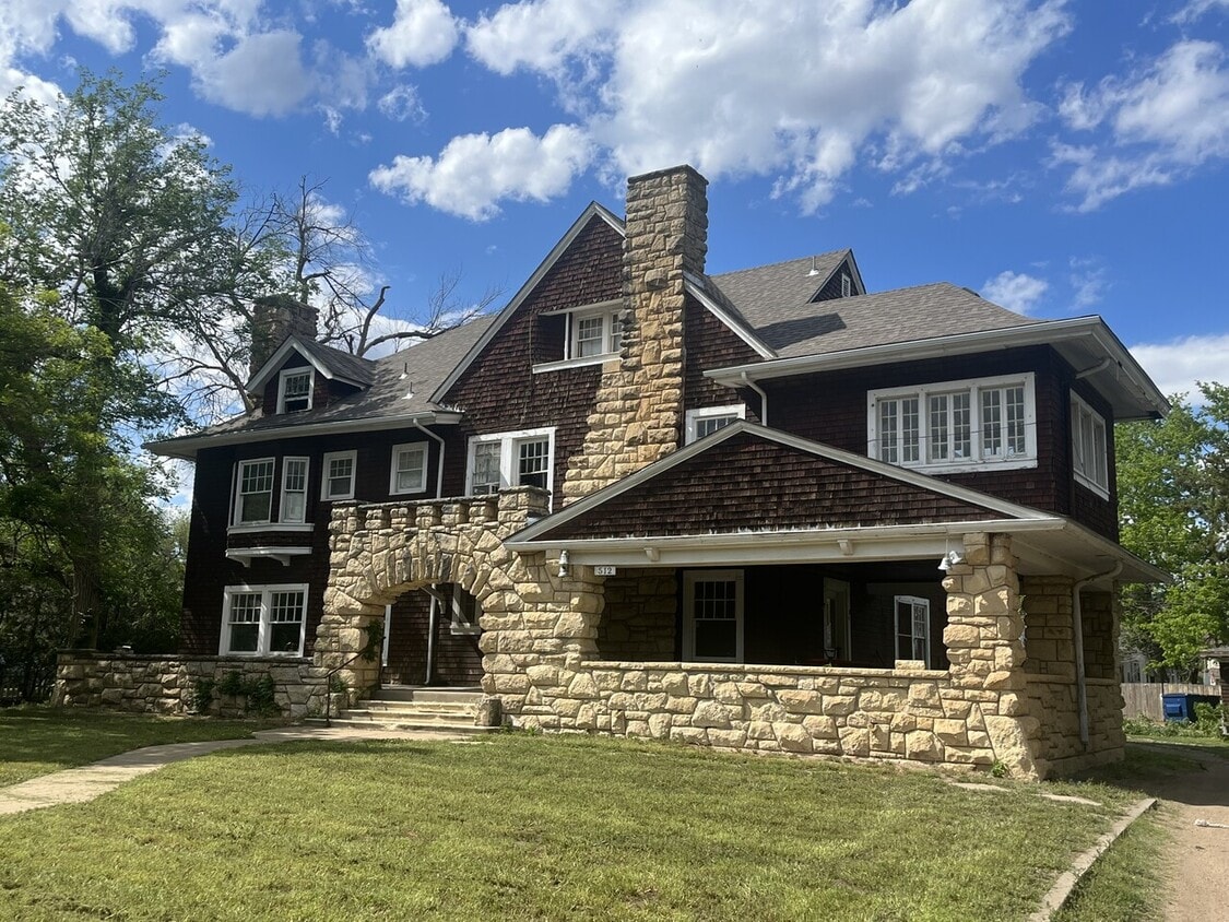 512 E Sherman Ave Unit 7, Hutchinson, KS 67501 Condo for Rent in