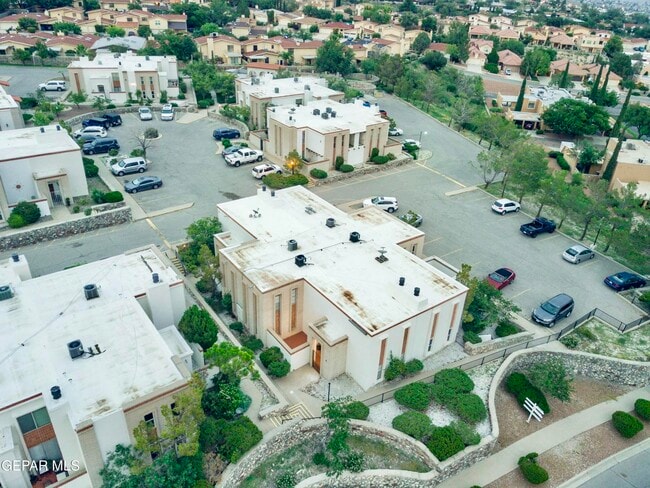 Foto del edificio - 6201 Escondido Dr