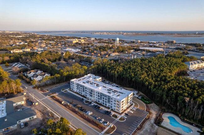 Building Photo - The Retreat at Carteret Place