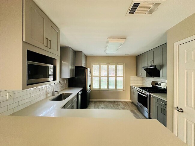 Foto del edificio - 13015 Garfield Ln